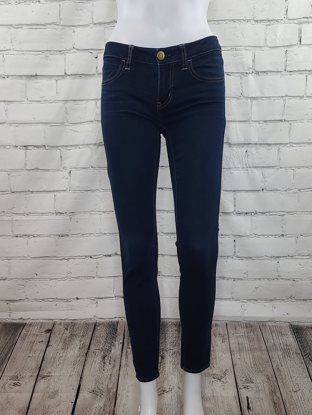 American Eagle Low Rise Classic Cotton Blend Skinny/Jegging Jean Dark Blue Wash
